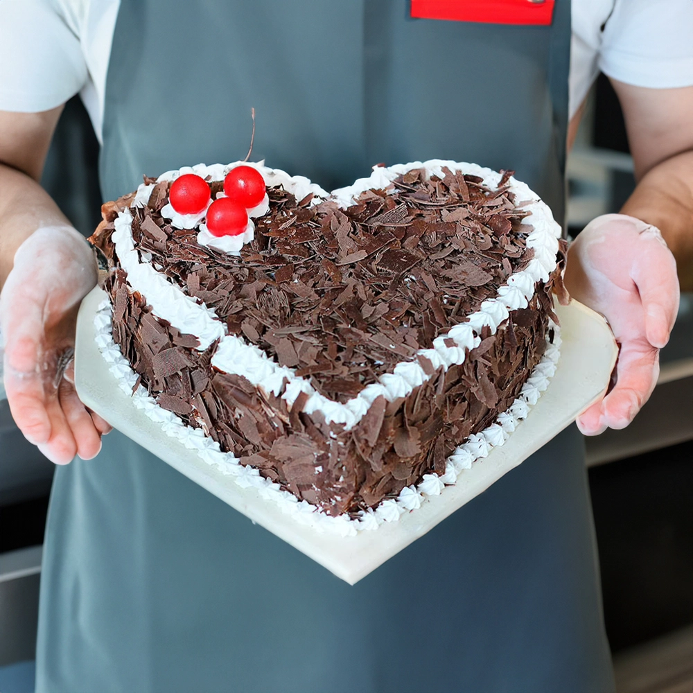 1 kg heart shape black forest cake