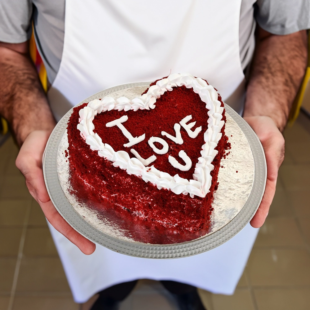 1 kg red velvet heart shape