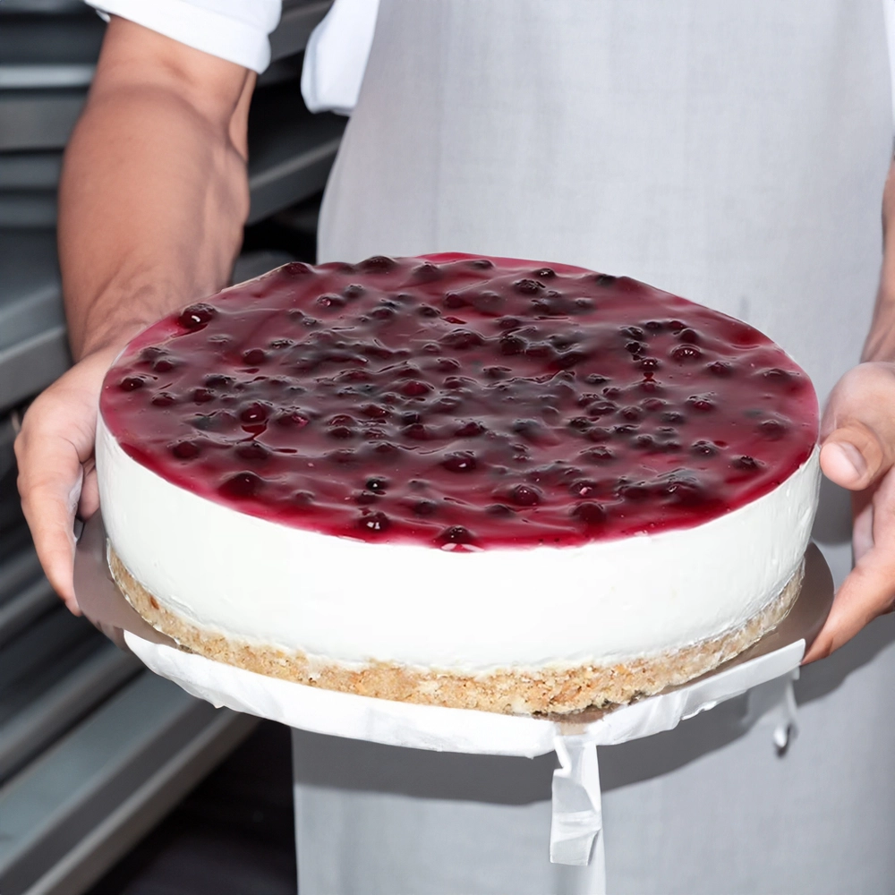 A 1 kg of blueberry cheesecake