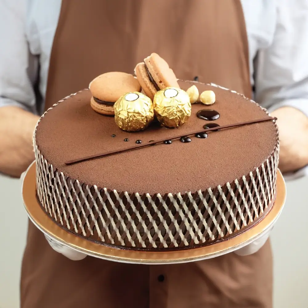 A 1 kg Ferrero Rocher Macaron Cake