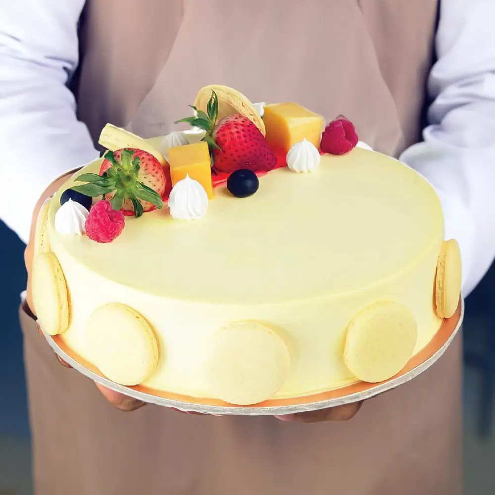 A 1kg of mango strawberry cake